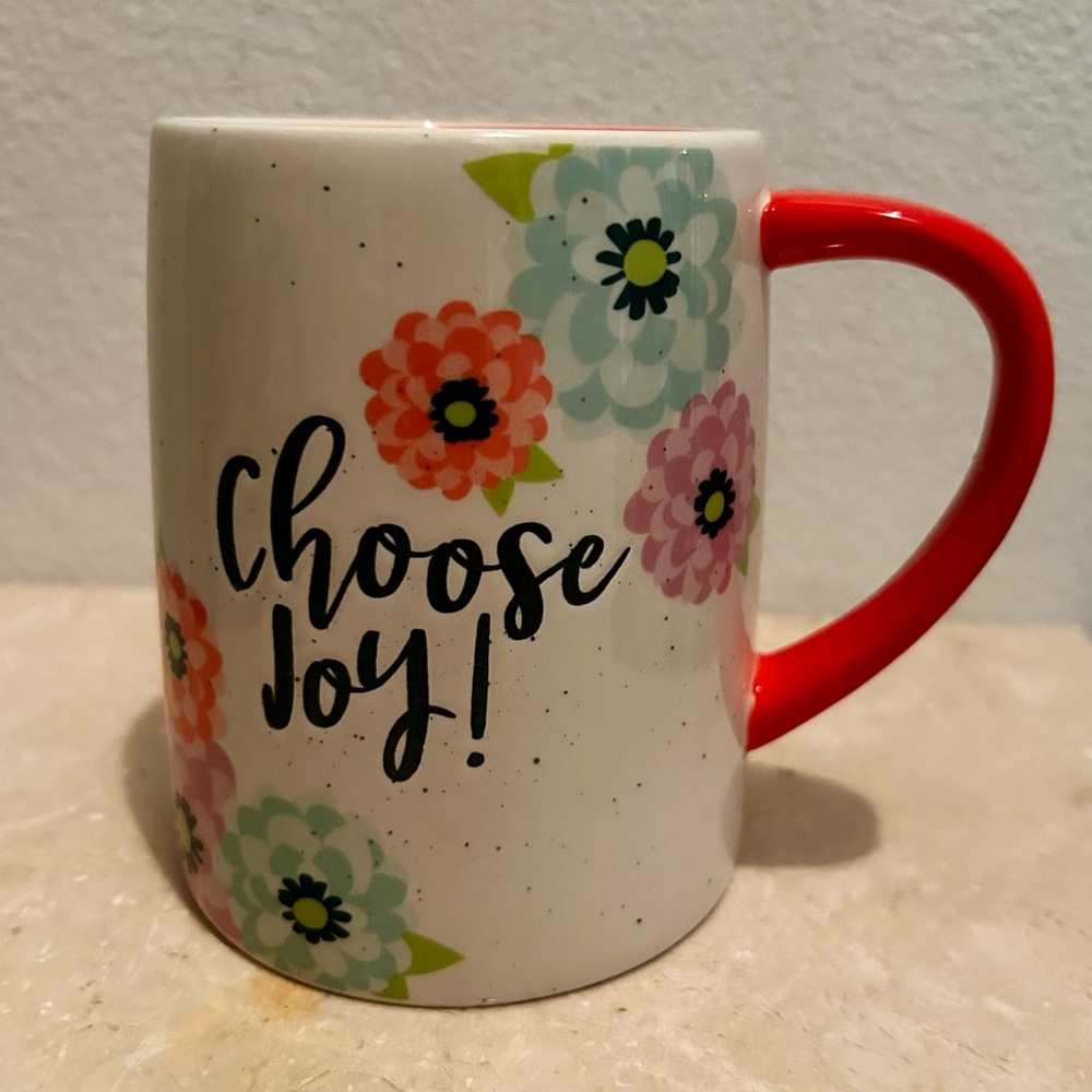 Tag “Choose Joy” mug.